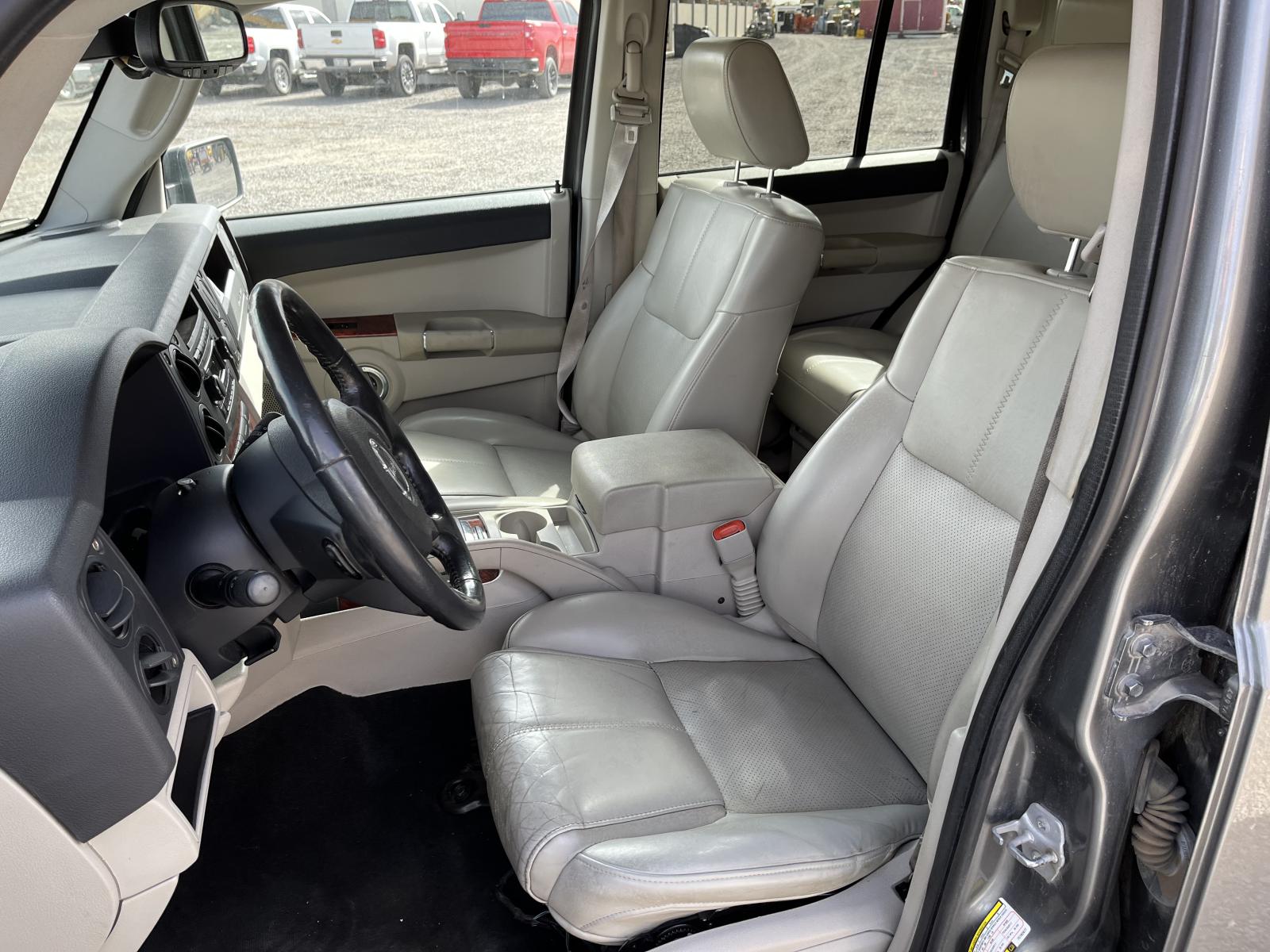 ./imagenes/INVOICE/2019/15272/JEEP COMMANDER 4X4 LIMITED (3).JPG